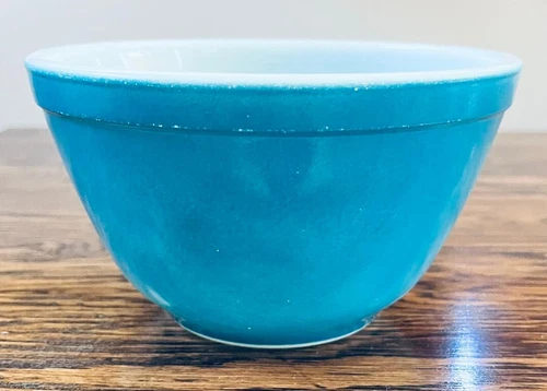 Pyrex Blue bowl #401 Ovenware 1.5 PT 5 3/4"w x 3 1/4h Made in the USA  #200-B7