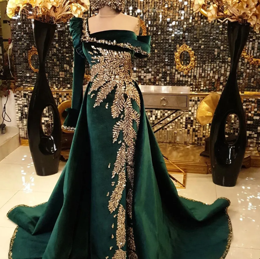 Emerald Green Lace Beaded Prom Dress with Detachable Train Elegant