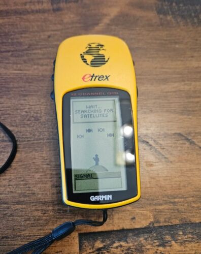 Garmin eTrex tarnfarbener persönlicher Navigator gelb 12-Kanal-Handheld GPS FUNKTIONIERT - Bild 1 von 4