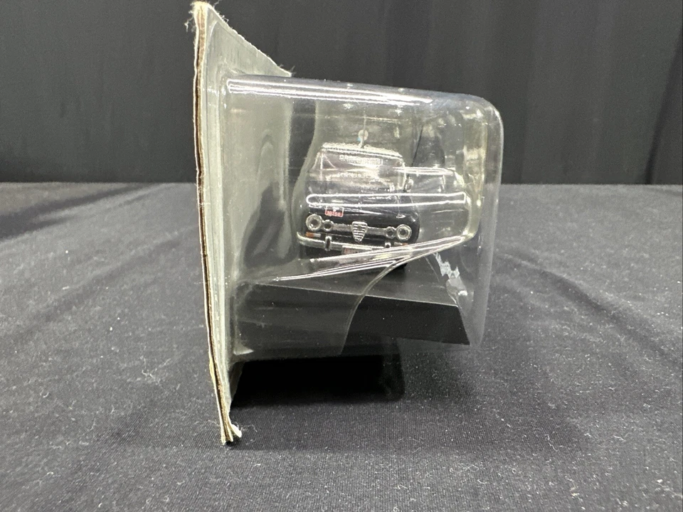 ALFA ROMEO ALFETTA MODELO COCHE DE POLICÍA CARABINEROS 1972 ESCALA 1:43 COCHE FUNDIDO A PRESIÓN Foto 3 de 4