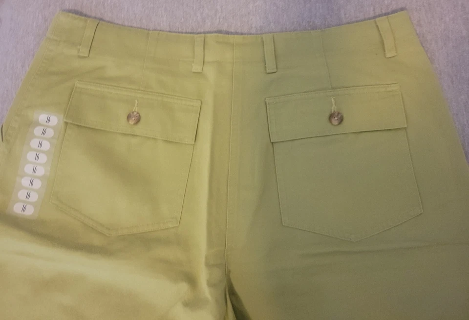 Pantalones Cortos de Algodón Lane Bryant, Verde Lima - Talla 16 Foto 2 de 4