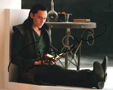 TOM HIDDLESTON signed autograph 20x25cm AVENGERS in person autograph ACOA