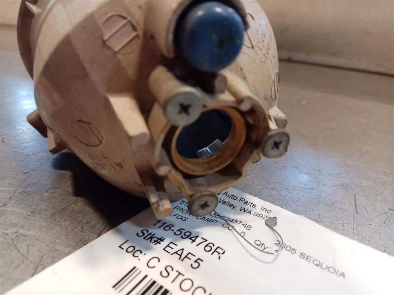 Корпус переднего бампера противотуманных фар для пассажира 01–07 SEQUOIA 8733608 - Изображение 3 из 4