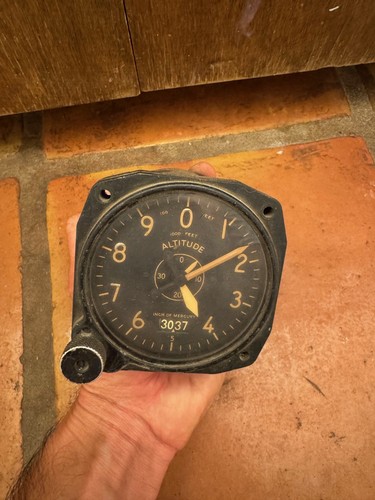 H22 - VINTAGE WWII ERA AIRCRAFT ALTITUDE GAUGE