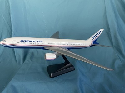 BOEING 777 FACTORY ROLL OUT LIVERY DESK MODEL Flight Miniatures