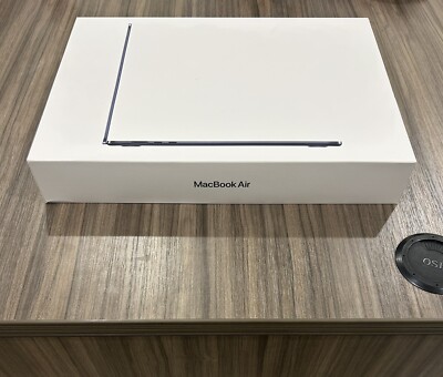 MacBook Air 15-inch 2024 M3 / 16GB RAM / 512GB SSD / 10-Core GPU / Black New