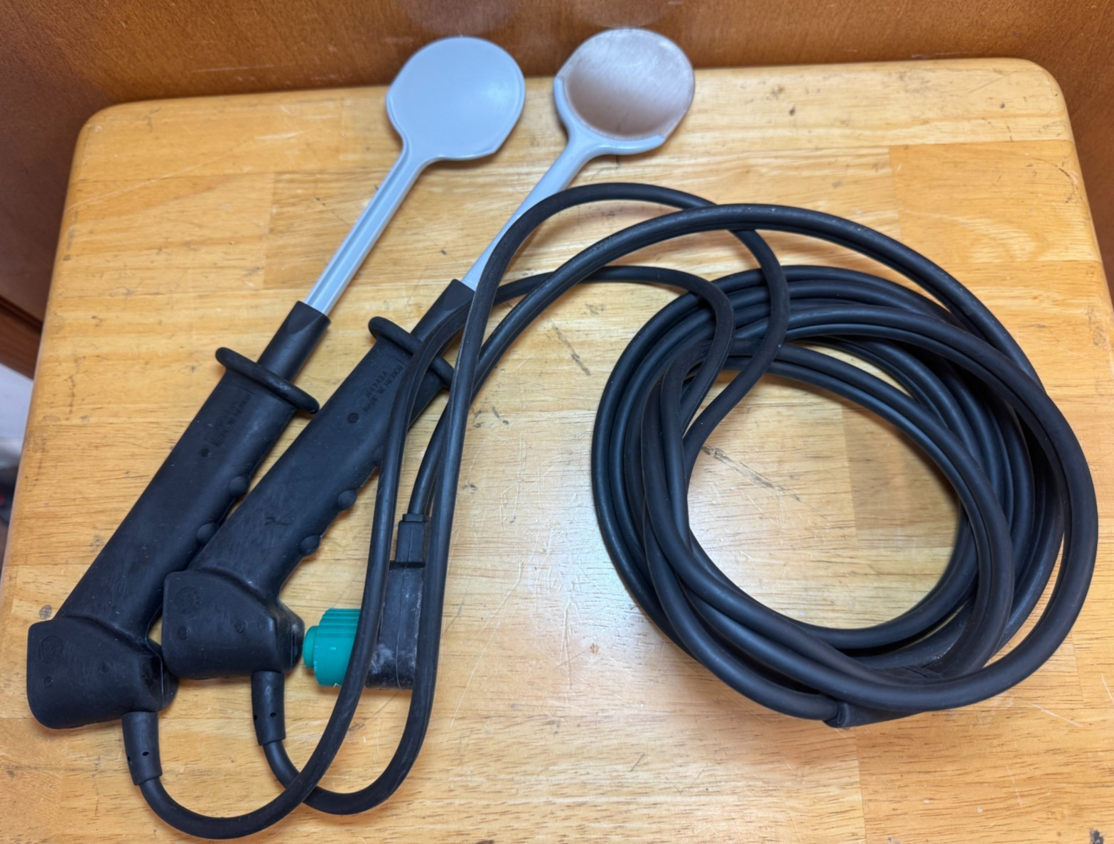 Philips M4742A Switched Internal Adult  Paddles, 6.0 cm (F568)