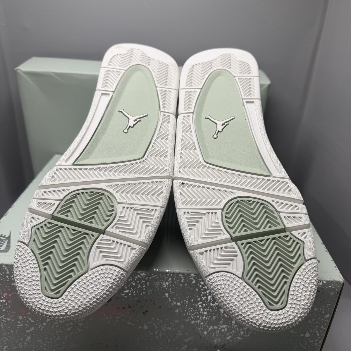 Nike Air Jordan 4 Retro Seafoam Green Women Sz 11/Men Sz 9.5 