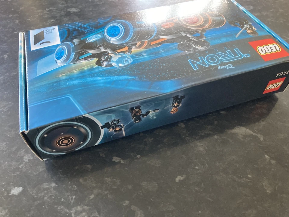 NEW & SEALED Lego 21314 IDEAS • TRON: Legacy Lightcycle Retired (incs all figs) - Image 4 of 4