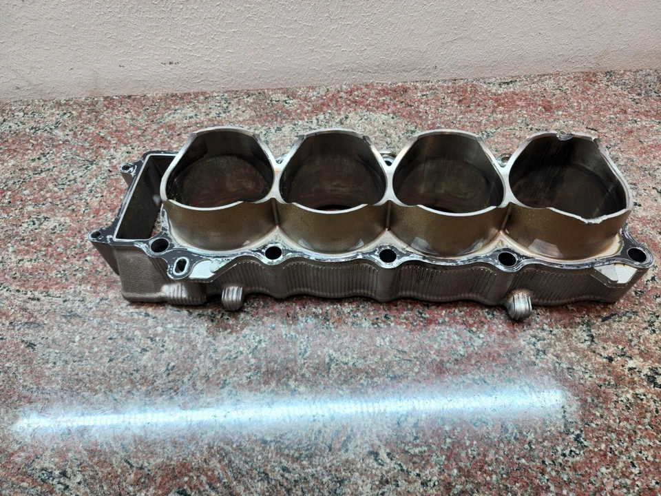 Yamaha YZF-R1 2015-2019 barril de cilindro de motor OEM 2CR-11311-00 (leer descripción) Foto 3 de 4