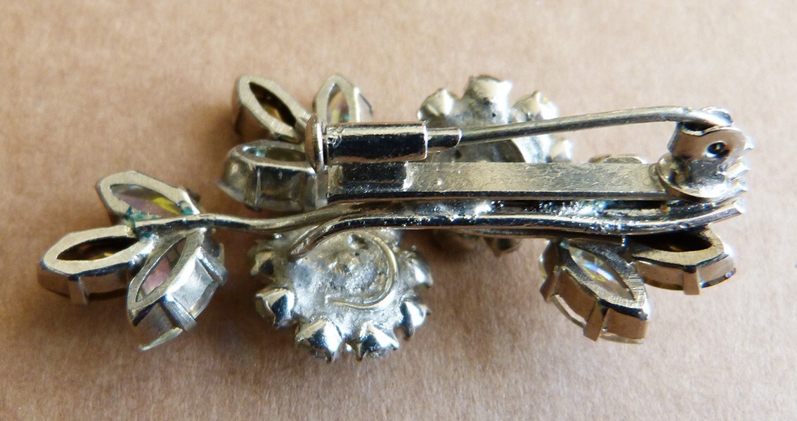 Broche Vintage Années 1950 - Motif Feuillage Avec Strass Et Métal - Diamètre 3,2 Cm
