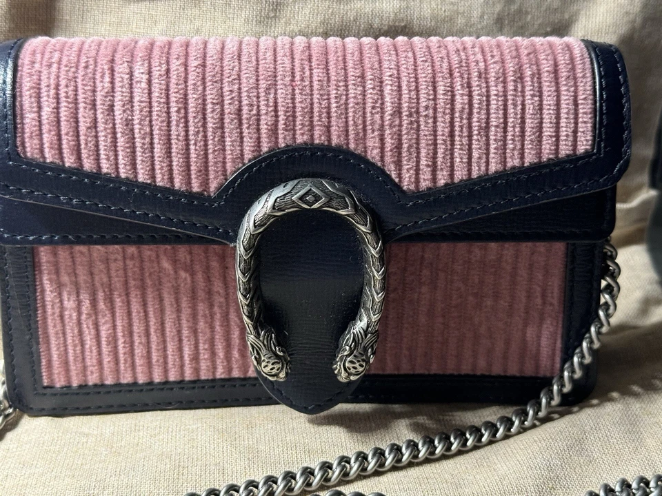 Bolso Gucci Dionysus súper mini rosa terciopelo metal herrajes hebilla de pedrería Foto 2 de 4