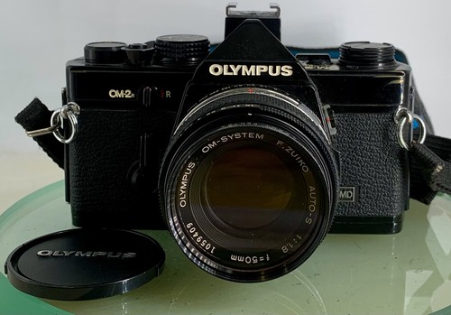 Olympus OM-2n Black - 35mm SLR Film Camera + 50mm f/1.8 Lens+BOX+CASE-Tested✅ 22 - Picture 2 of 10