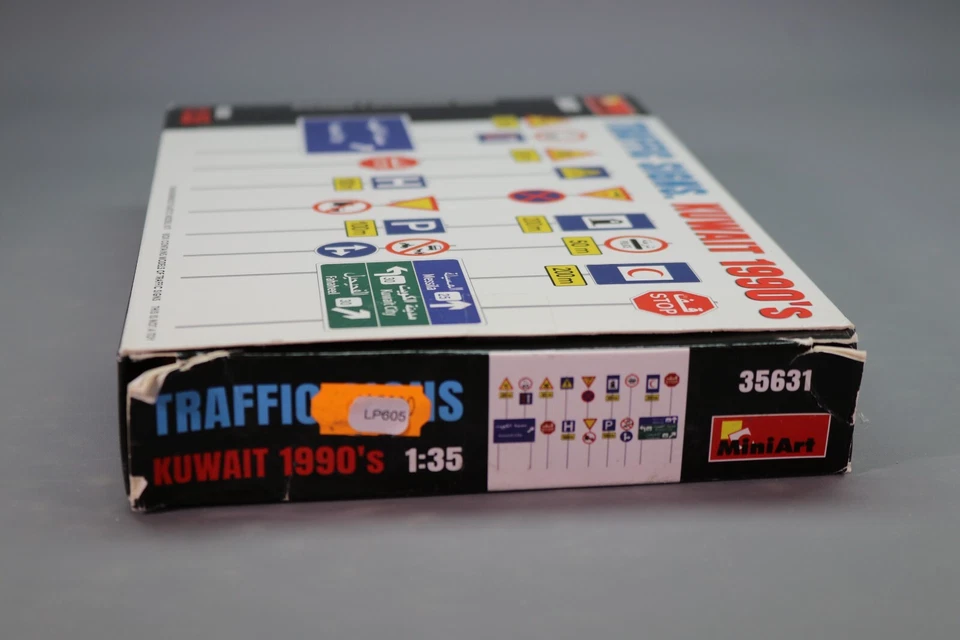 LP605 MINIART 35631 Maquette 1/35 Traffic signs Kuwait Signalisation routière - Photo 2/4