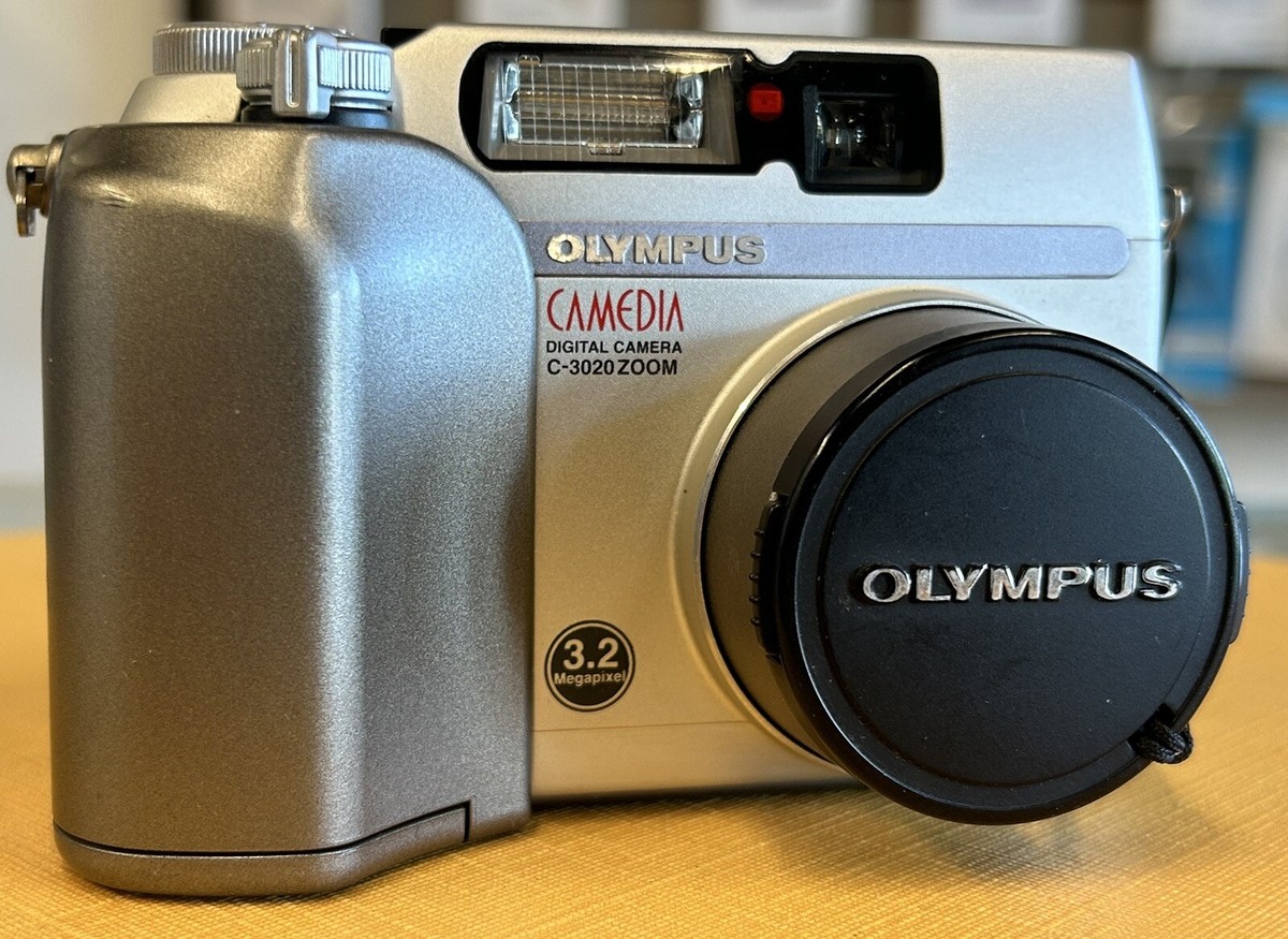 Olympus Camedia C-3020 Zoom Digital Camera & 128MB Card