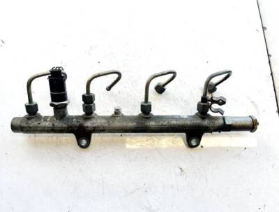 Mitsubishi Space Star 2004 Fuel injector rail (injectors)(Fuel dis #1756737-11