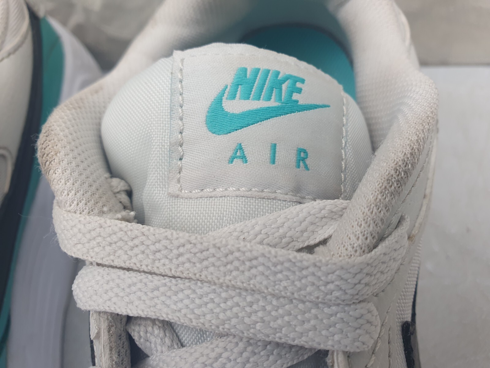 nike air running trainers