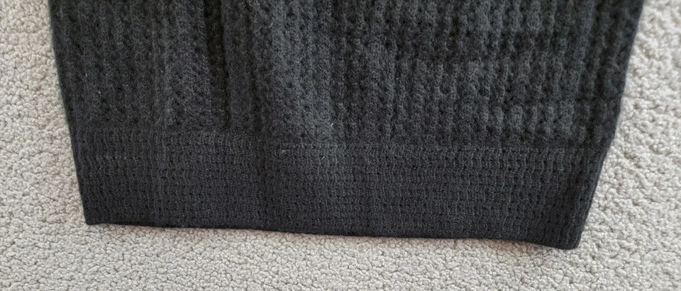 Chaleco C by Bloomingdale's Cashmere Crochet Cuello Redondo Para Mujer S Pullover Negro Foto 3 de 4