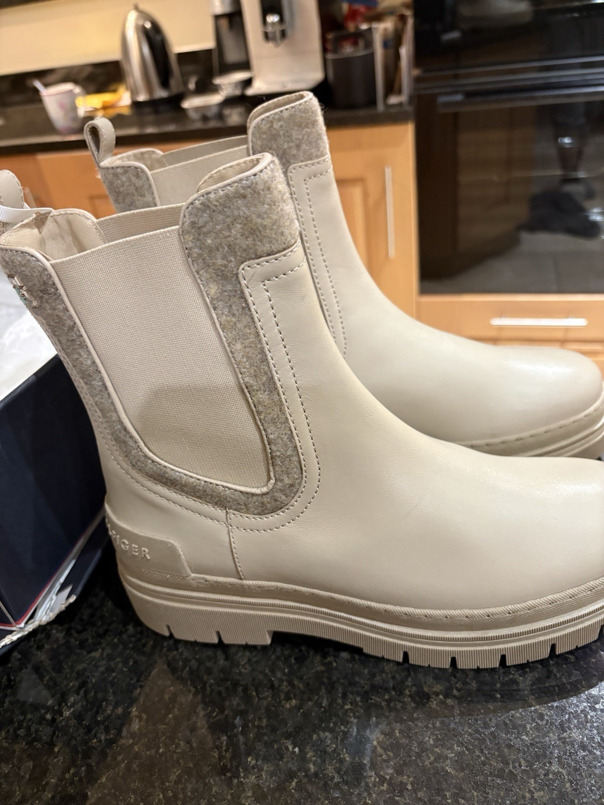 Tommy Hilfiger Ladies Boots NIB Sz 40 Rrp £170