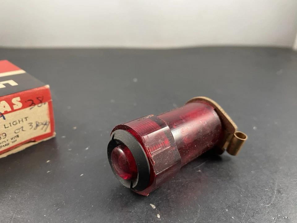 Luz de advertencia roja Triumph TR2, TR3, TR4, TR4A NOS Foto 3 de 4