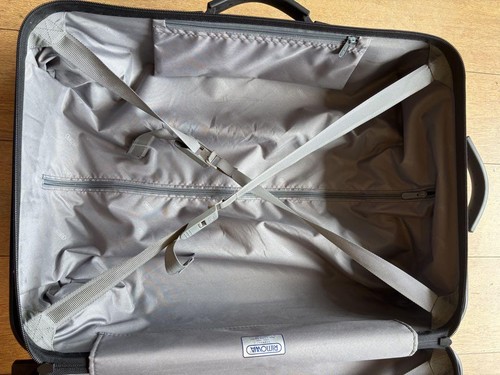 Fuori Produzione Ana Rimowa Salsa 35L 2 Ruote Nero Opaco In Volo - Foto 6 di 10