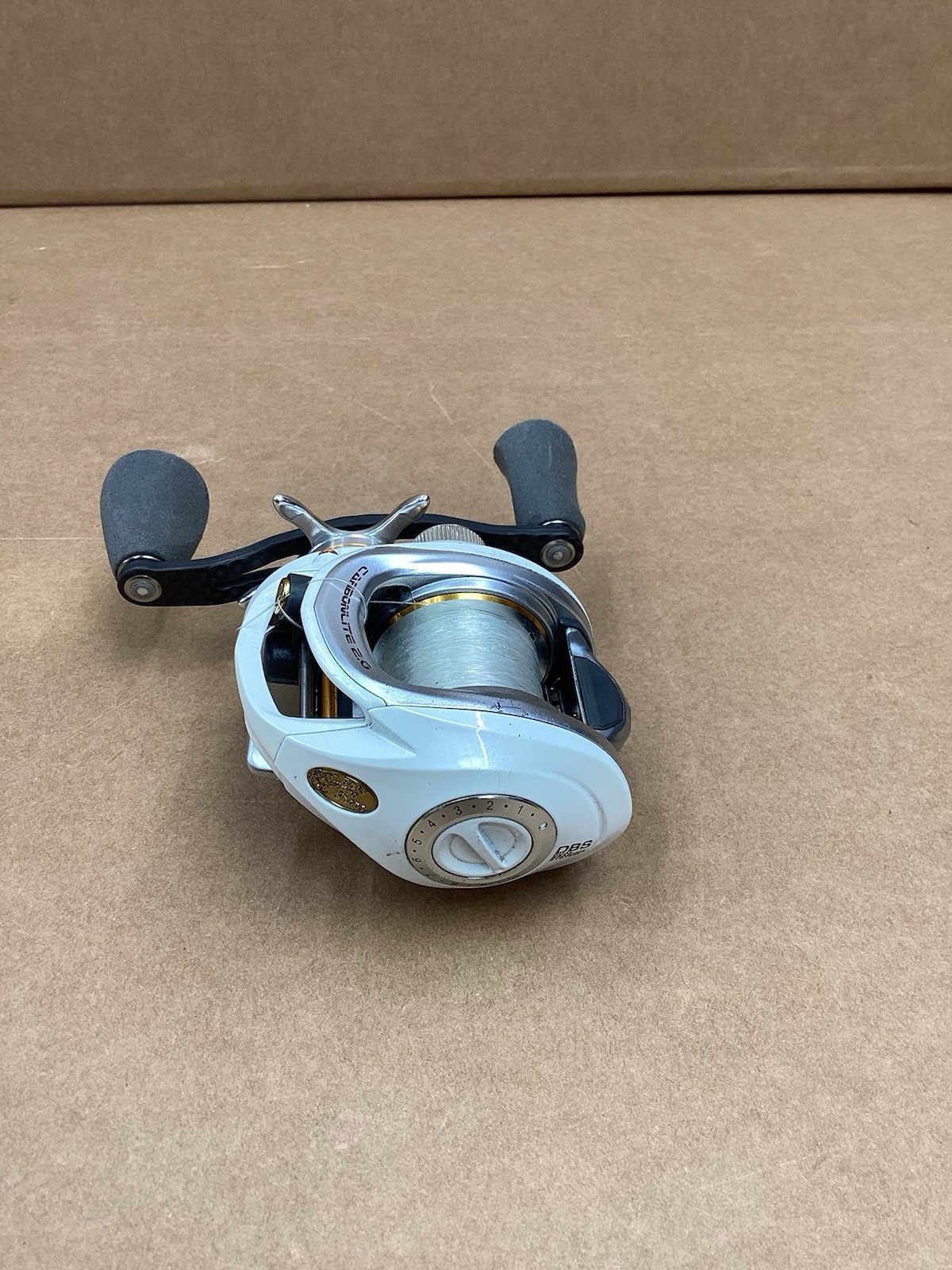 Bass Pro Shops Johnny Morris Carbonlite 2.0 Baitcast Reel JCT10SHA 7.5:1 Ratio