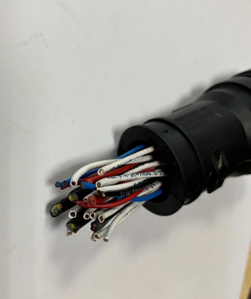 Deutsch HDP26-24-35PN-L017 Automotive Connector 35 POS 2428-010-2405 Back shell - Image 3 of 4