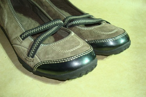 Privo Women's Leather Gray / Burgundy Mary Jane Casual Slip On Flats Size 6M - Picture 2 of 8