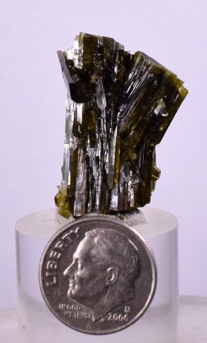 2.8cms EPIDOTE QUARTZ CRYSTALS PERU CLUSTER COLLECTOR GREEN COLOR MINERAL CB68 - Picture 5 of 7