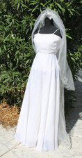 Bride Wedding Dress with Headpiece Vail White Size Small 4-6 Halloween Cosplay