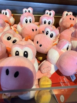 Universal Studios Fan Fest Super Nintendo World Yoshi Shoulder Pal Plush - Pink