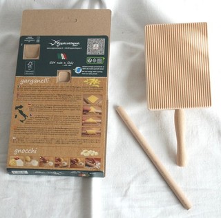 | TAGLIERE GNOCCHI | in legno di faggio con asta per Garganelli NUOVO & MAI USATO