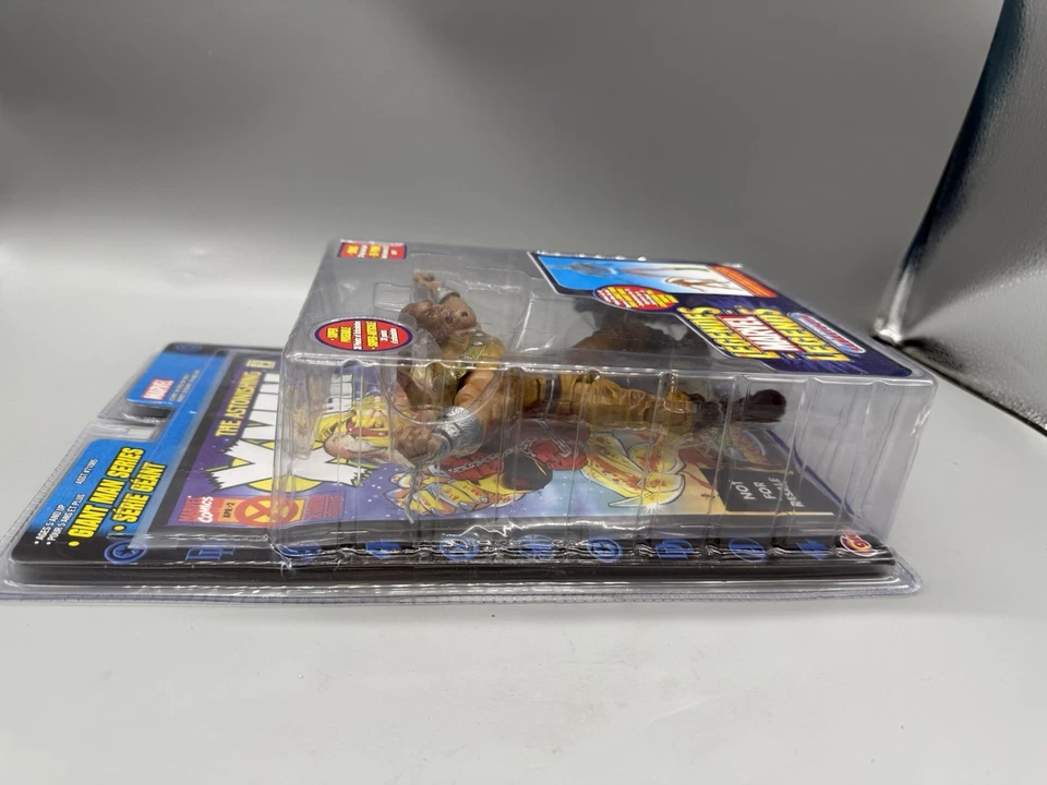 Toybiz Marvel Legends Sabretooth Giant Man BAF - Imagem 4 de 4