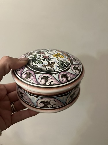 Hand painted, Artist signed Portugal lidded trinket dish, box - Picture 2 of 6