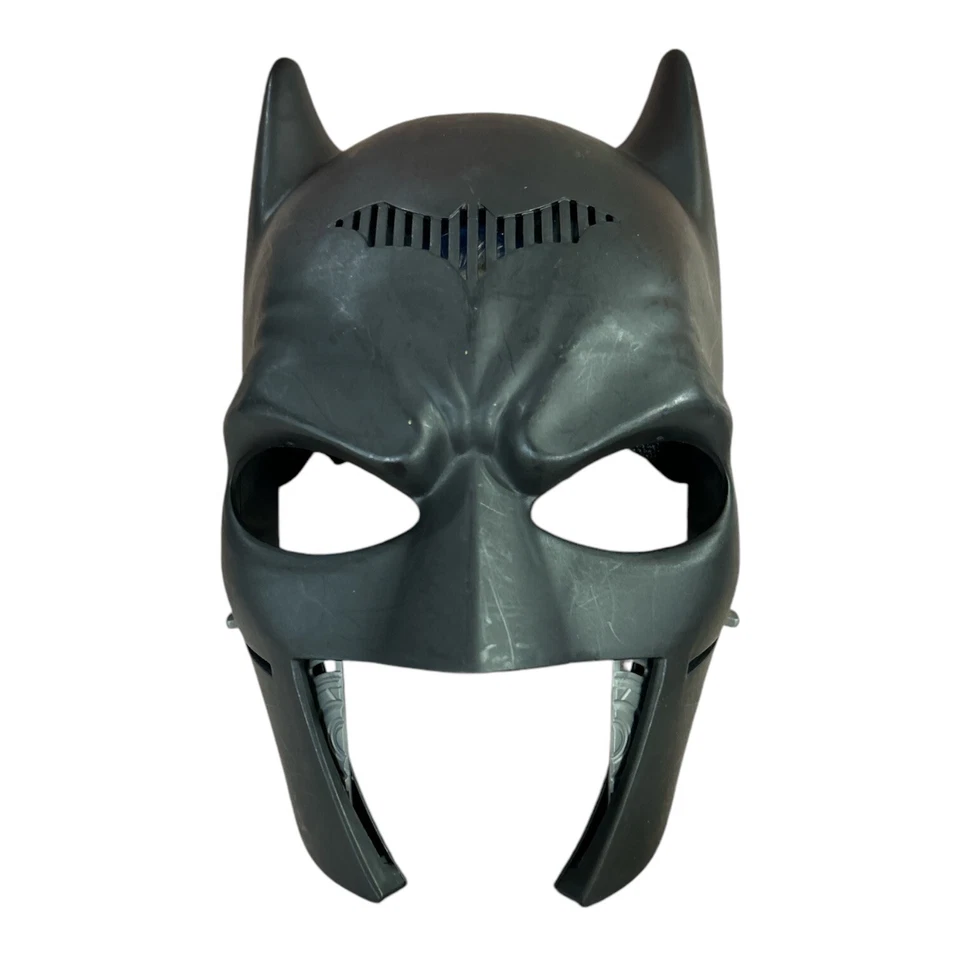 Игрушечная интерактивная маска Batman из комиксов DC Comics Dark Knight от Mattel - Изображение 2 из 3