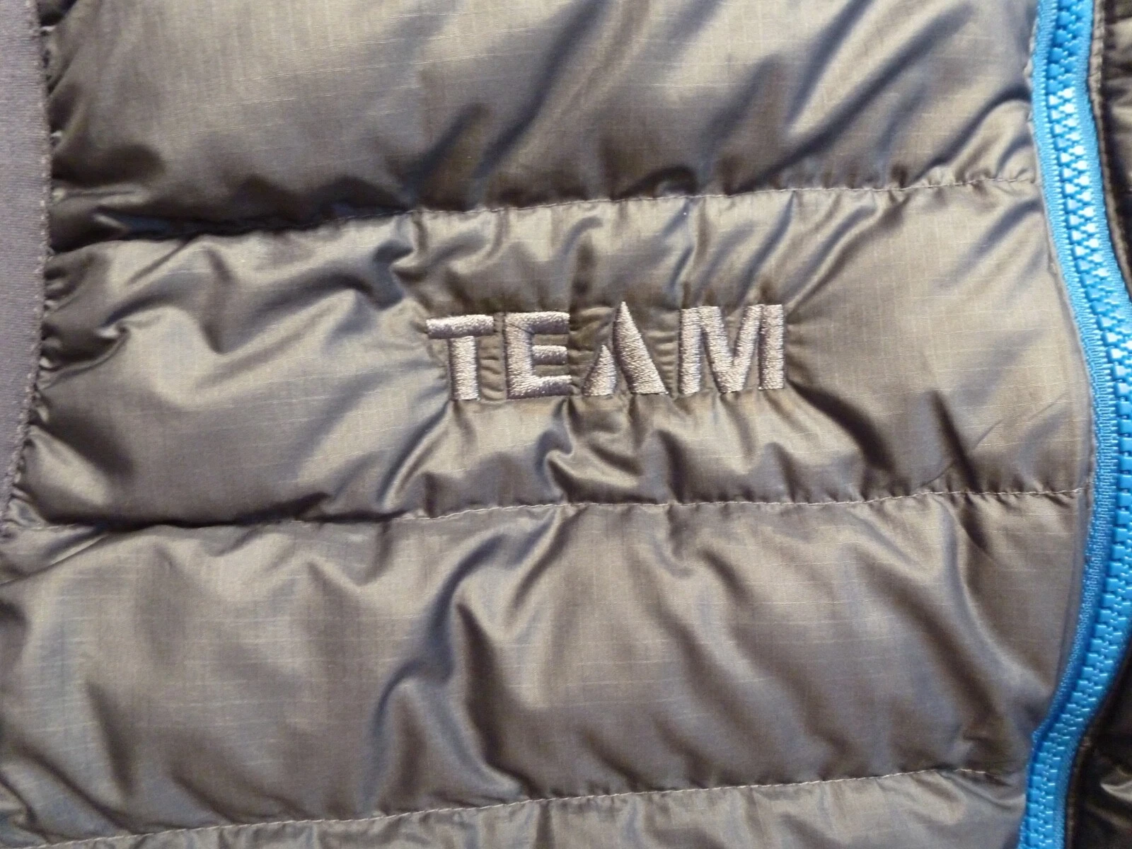 patagonia down sweater puffer goose down zip logo on chest team jacket