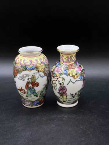 Pair of Vintage Chinese Porcelain Vases Famille Rose 20th Century 4”