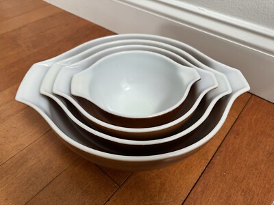 Pyrex Vintage Set of 4 Cinderella Early American Mixing Nesting