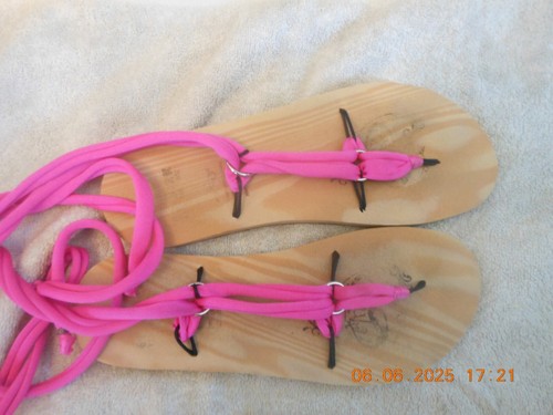 LACE-UP-LEG / 8 *NARROW*/ HOT PINK LONG STRAP / SANDAL / BEST OFFER!!! 😁😁😁😁 - Picture 2 of 4