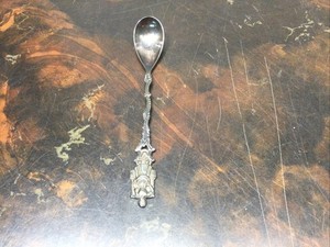Vintage Dutch Souvenir Spoon Woman Carrying Buckets Gero 90