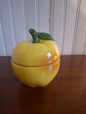 Design Fruité : Boîte Décorative "Pomme" en Céramique Émaillée