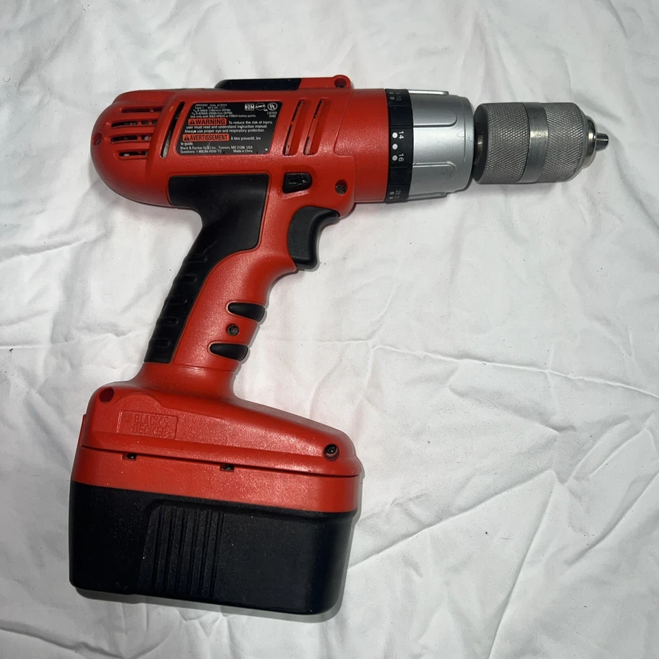 Taladro inalámbrico Black & Decker 24 voltios HPD2402 usado Foto 2 de 4