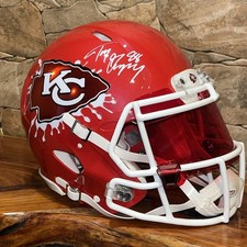 Tony Gonzalez Catches Everything but the Hobby's Attention 21