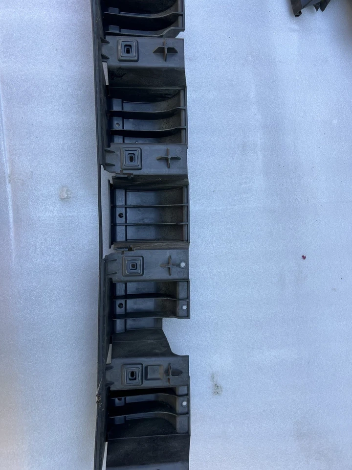 2006-2013 VOLVO C70 REAR BUMPER MOUNT BRACKET 09466909 OEM Foto 2 de 4