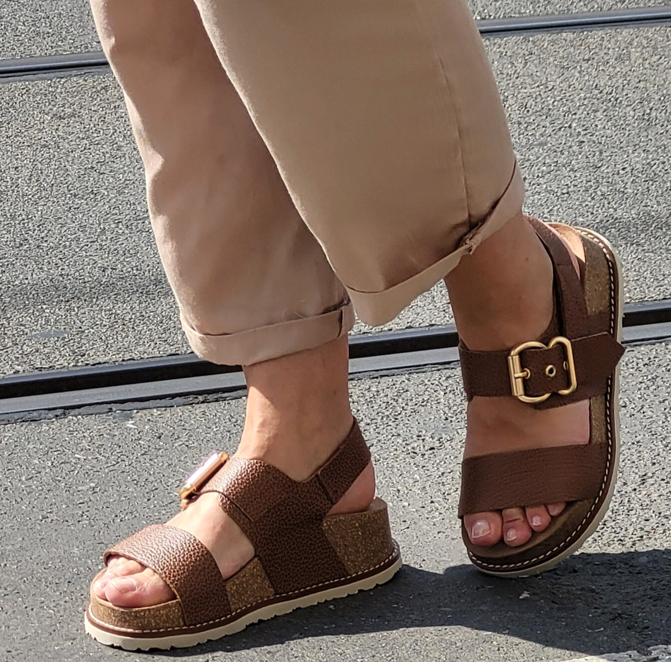 Сандалии Yokono OCA-254 cuero braun предназначены для использования в качестве обуви для мужчин и женщин.