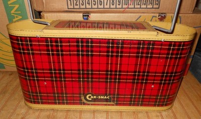 VINTAGE 1950S CAR-SNAC PICNIC METAL TIN LITHO BASKET THERMOS SET
