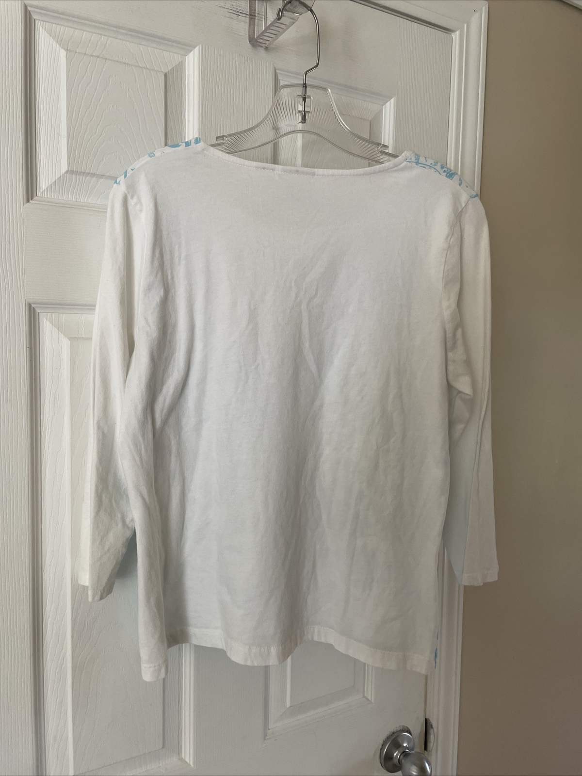 Chicos Zenergy Top Womens Sz 1 pretty Shade of Blue white 3/4 Sleeve