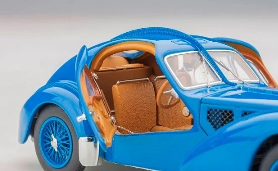 50947 AUTOart 1:43 Bugatti Type57SC Atlantic 1938 Blue / Wire Spoke Wheel model - Image 3 of 4