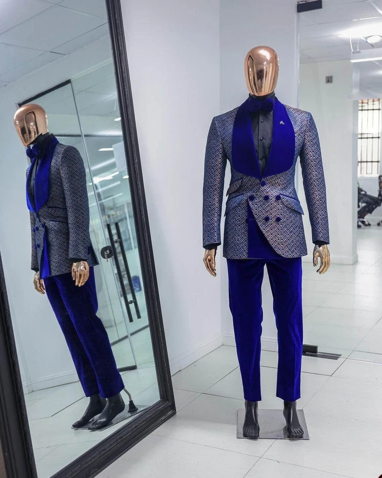 Trajes de Terciopelo Floral para Hombres Calce Ajustado Chal Solapa Doble Pecho Chaqueta Pantalones Personalizados Foto 3 de 4