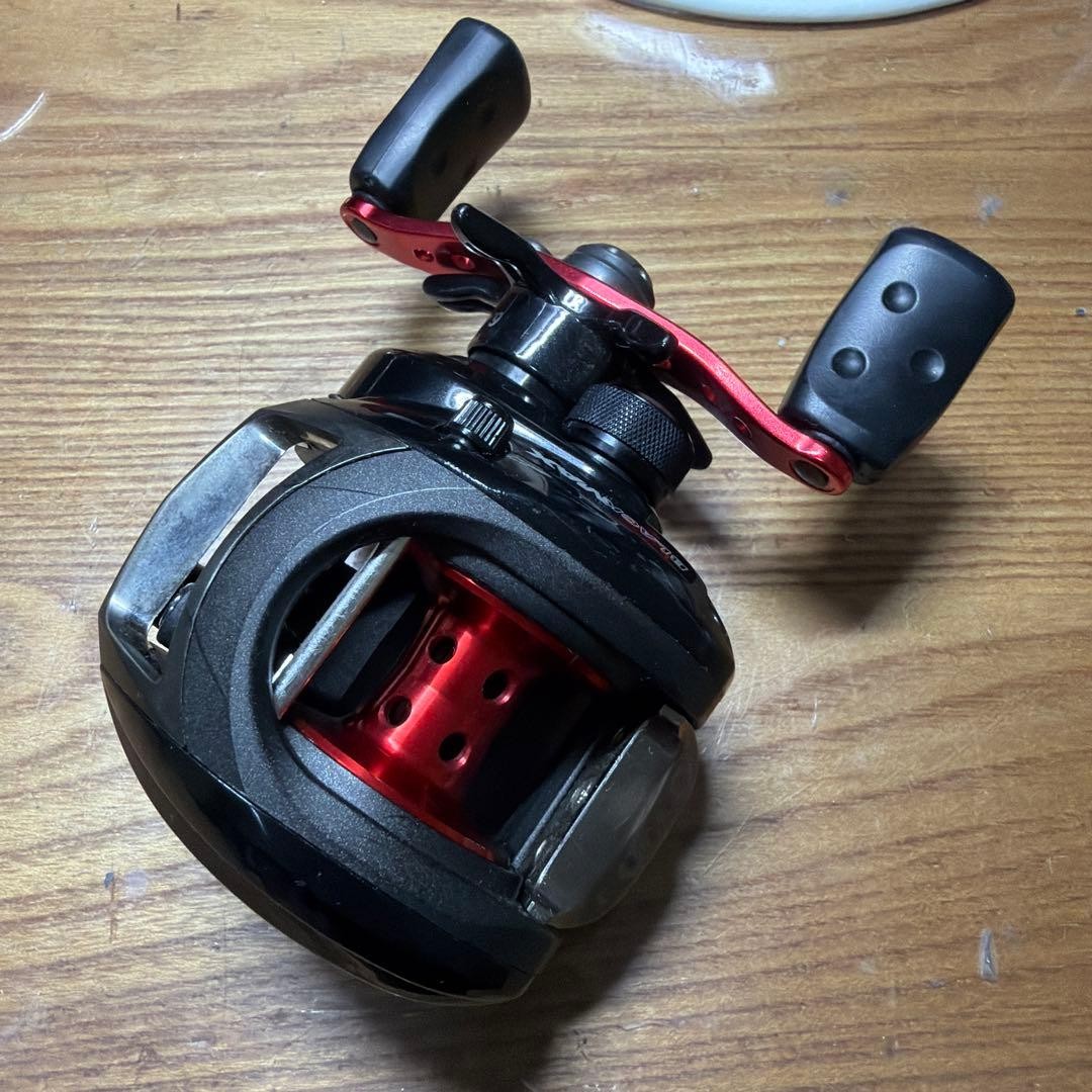 Abu Garcia Black Max Baitcasting Reel BMAX2